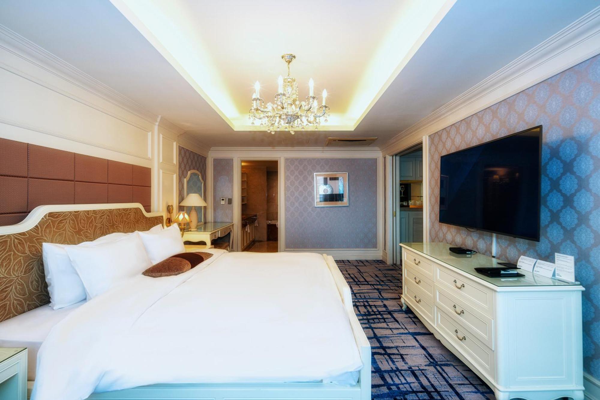 Koreana Hotel 4*